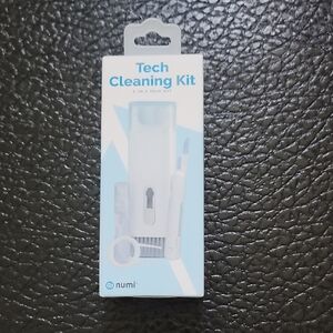 Umi Blue and White Tech Cleaning Kit